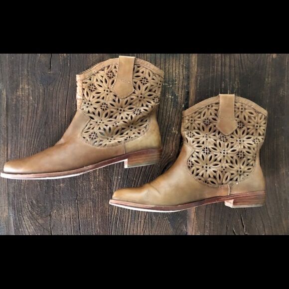 Corso Como Spiro - Whiskey Burnish Laser Cut Boots - Picture 7 of 11